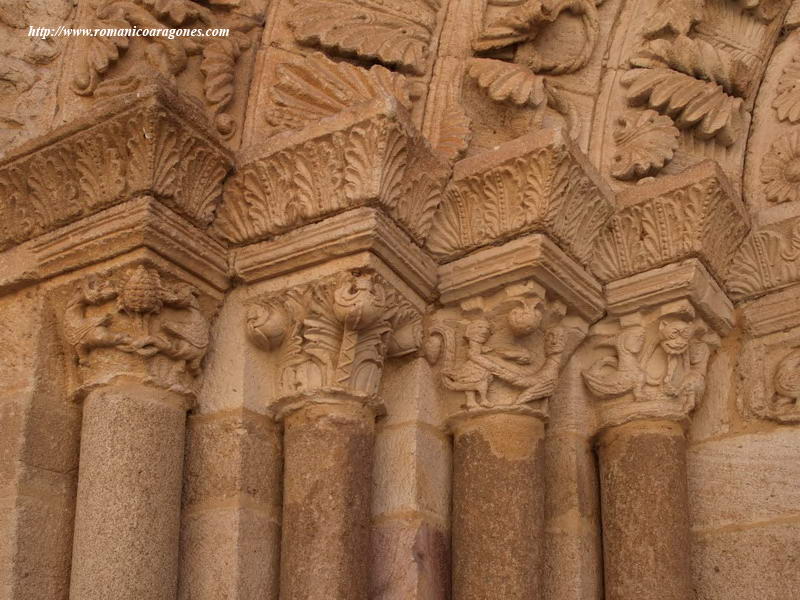 PORTADA SUR DEL TEMPLO: CAPITELES DEL LADO IZQUIERDO